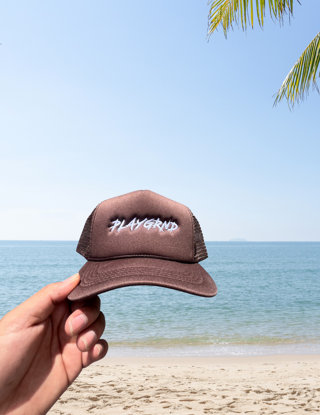 Text logo trucker hats brown